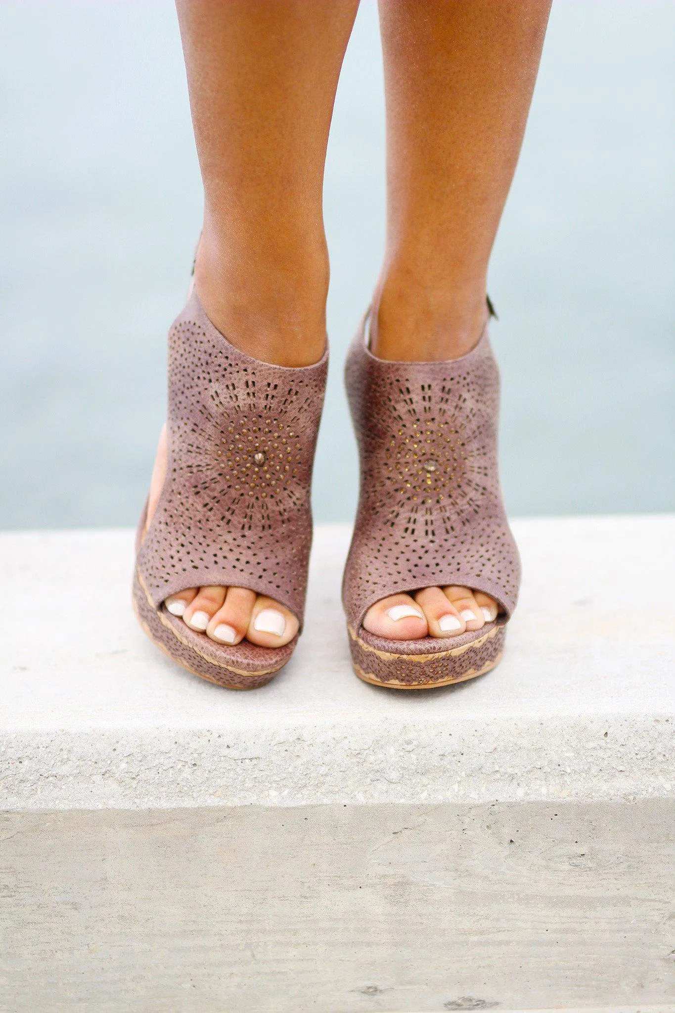 Auki Taupe Wedges