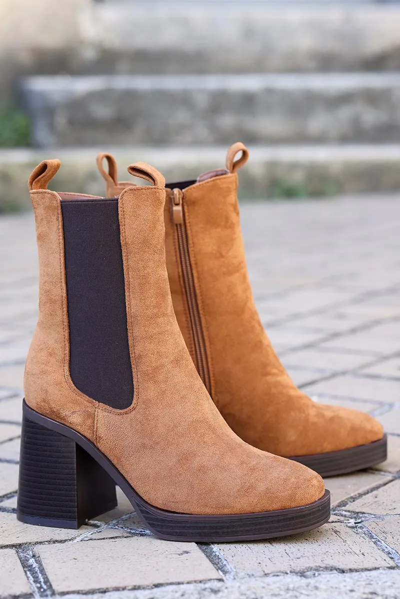 Boots chelsea camel en suédine talon évasé