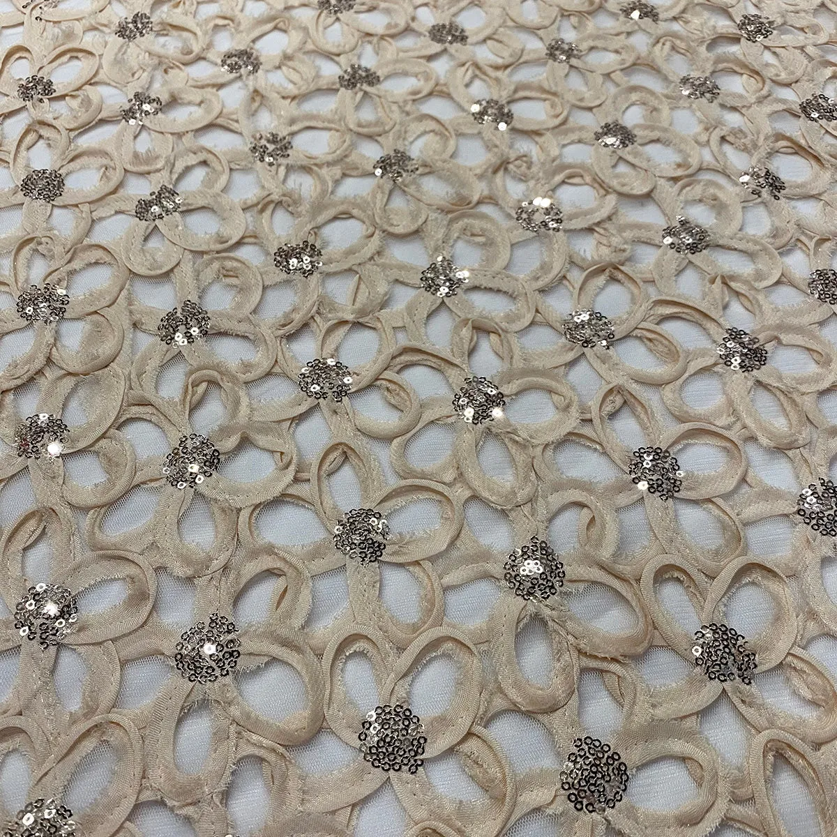 Daisy Sequins Table Runner in Champagne