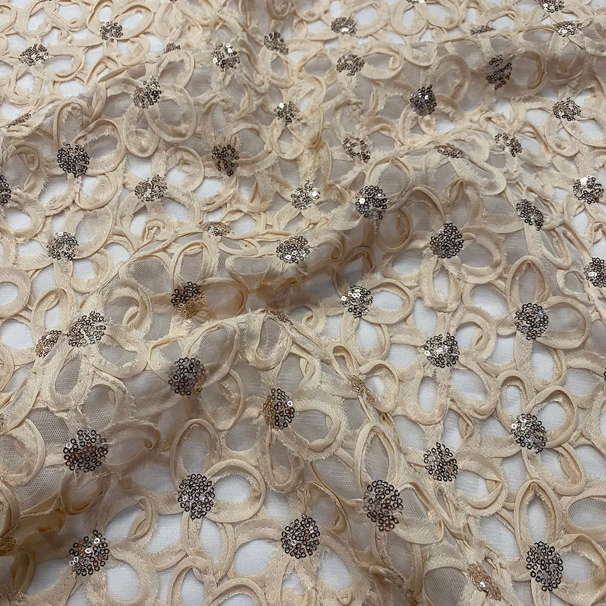 Daisy Sequins Table Runner in Champagne