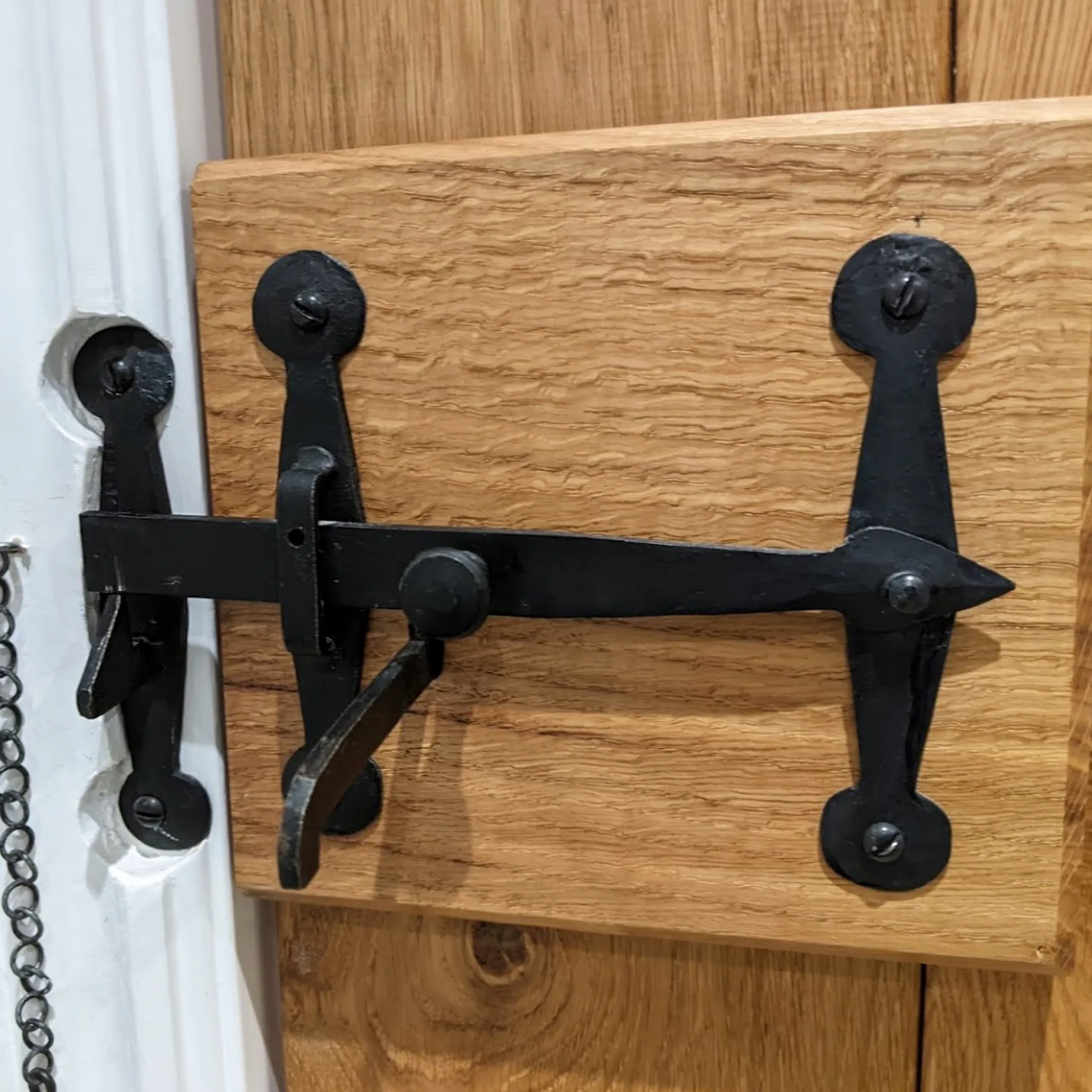 Suffolk Latch With T Bar Black